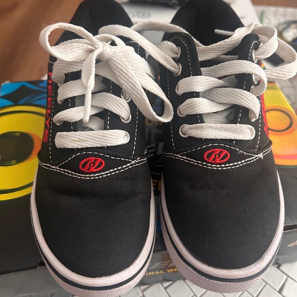 ✨ Brand New Heelys Kids Size 1 – Black/Red – With Box - Picture 1 of 3